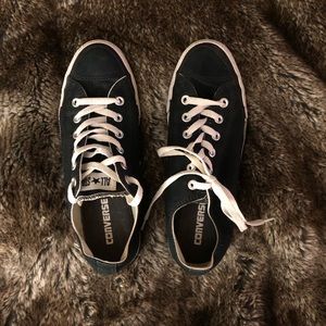 Women’s sz 9.5 blackout Converse. NEW w/o box